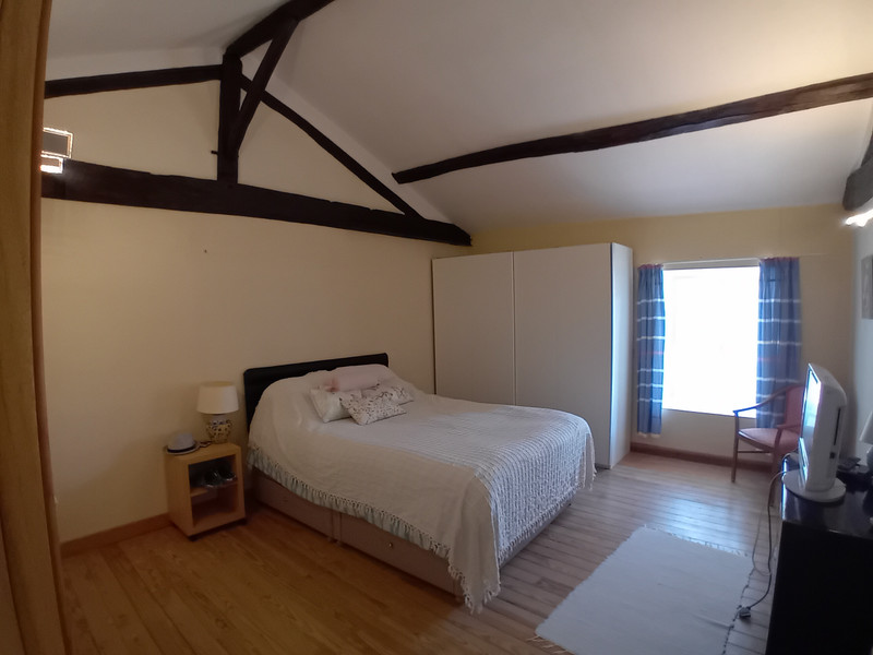 French property for sale in Genneton, Deux-Sèvres - €298,500 - photo 7