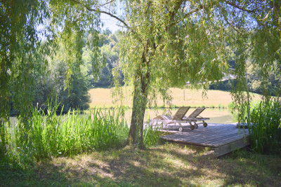 Superb chateau with apartment, gite, renovated barn, 7 hectare of grounds, a lake et 2 Gbit fibre optic wifi