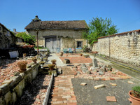 Maison à vendre à Salles-Lavalette, Charente - 69.600 € - photo 2