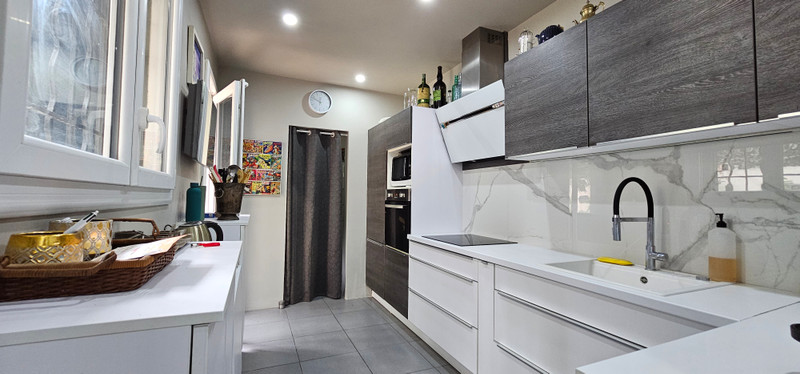 French property for sale in Avignon, Vaucluse - &#8364;374,900 - photo 3