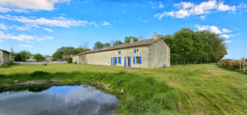 French property for sale in Niort, Deux-Sèvres - €439,000 - photo 2