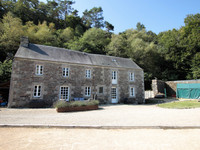 houses and homes for sale inBerrienFinistère Brittany