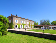 Maison à vendre à Saint-Fraigne, Charente - 899.000 € - photo 2