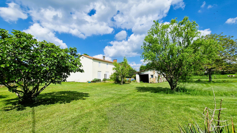 French property for sale in Clérac, Charente-Maritime - €299,999 - photo 9