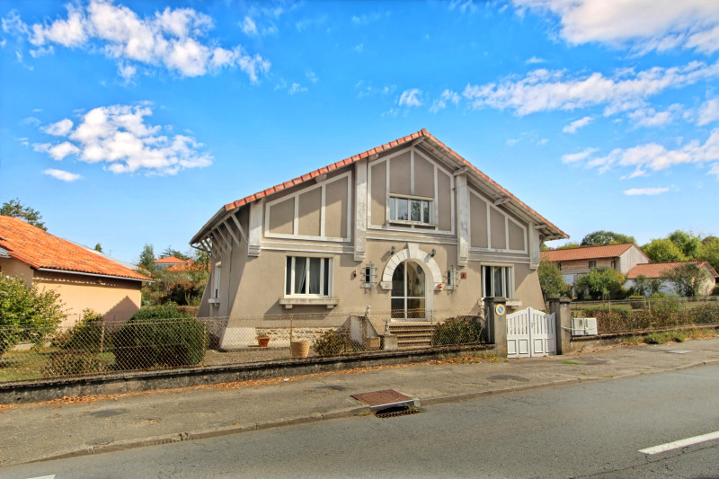 French property for sale in Confolens, Charente - €162,000 - photo 0