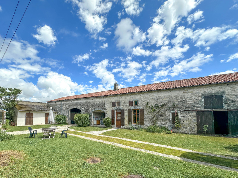 French property for sale in Ballans, Charente-Maritime - €224,950 - photo 1