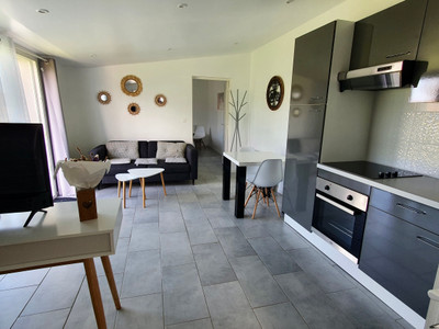 Stylish 3 Bed house & Ground floor apartment & 2 gîtes & pool. Active business just outside La Roche Bernard. 
