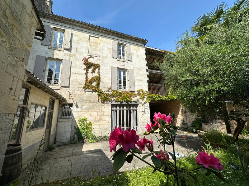 Maison à vendre à Châteauneuf-sur-Charente, Charente - 355 000 € - photo 1