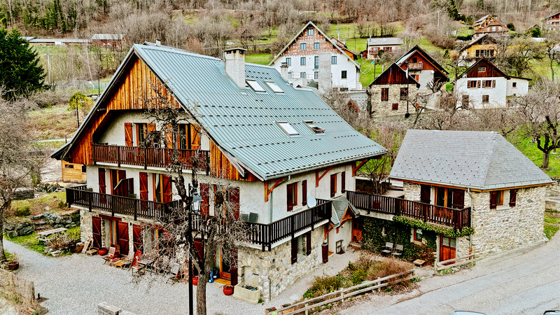 Ski property for sale in Vaujany - €2,124,000 - photo 1