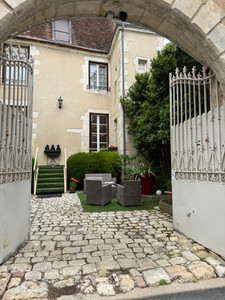 Maison à vendre à Issoudun, Indre, Centre, avec Leggett Immobilier