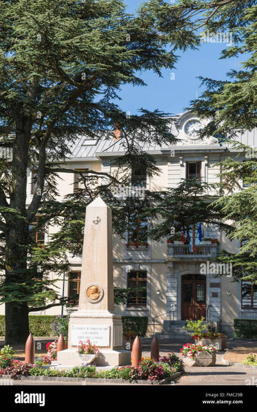 French property for sale in Ferney-Voltaire, Ain - €895,000 - photo 2