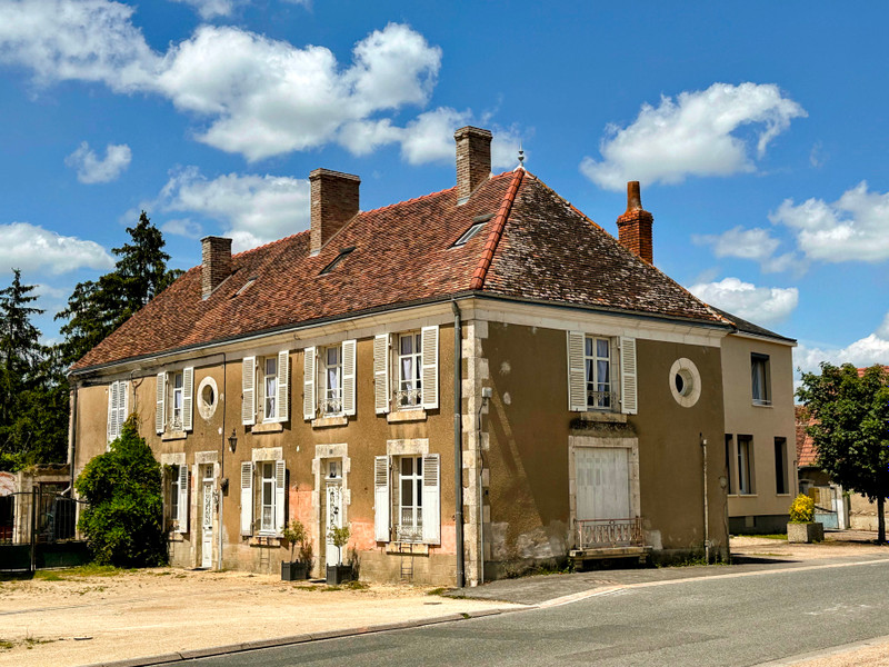 French property for sale in Neuillay-les-Bois, Indre - €207,000 - photo 1