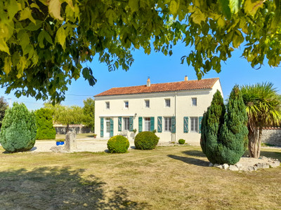 Maison à vendre à Saint-Martin-de-Juillers, Charente-Maritime, Poitou-Charentes, avec Leggett Immobilier