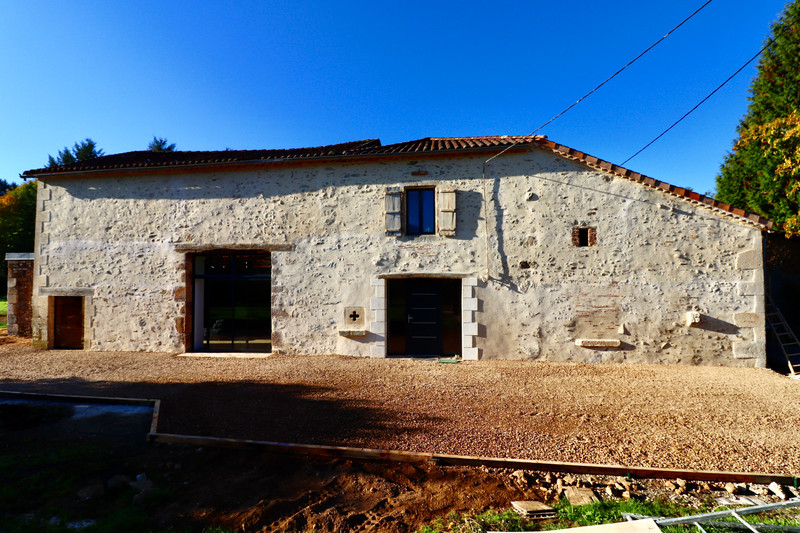 French property for sale in Écuras, Charente - €397,050 - photo 9