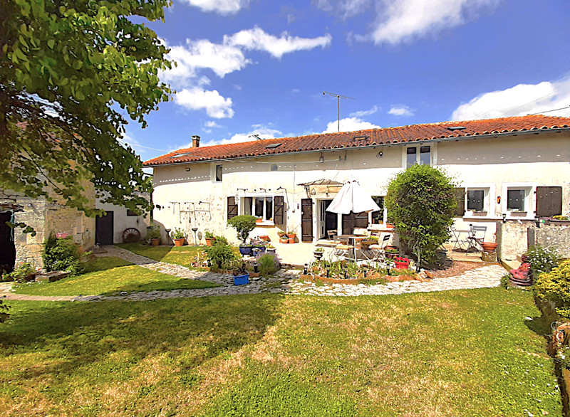 French property for sale in Gout-Rossignol, Dordogne - €263,000 - photo 0