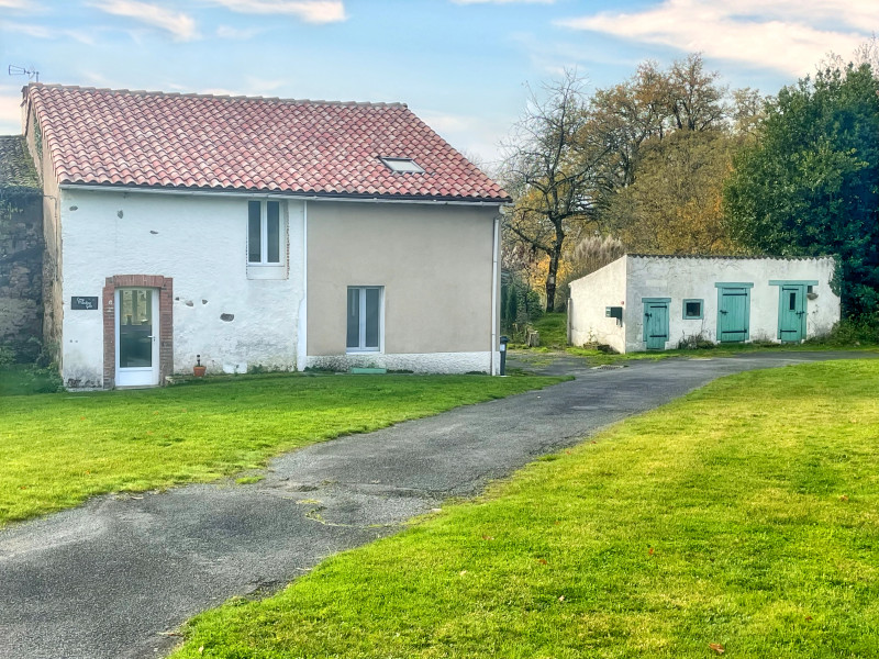 Propriété à vendre à Asnières-sur-Blour, Vienne - 125 000 €