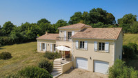 Maison à vendre à Ruffec, Charente - 342.100 € - photo 2