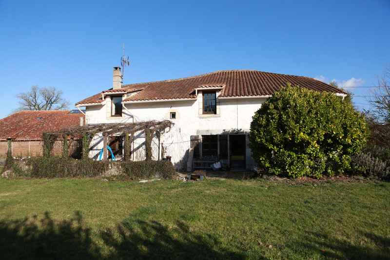 French property for sale in Champagne-et-Fontaine, Dordogne - &#8364;246,100 - photo 2