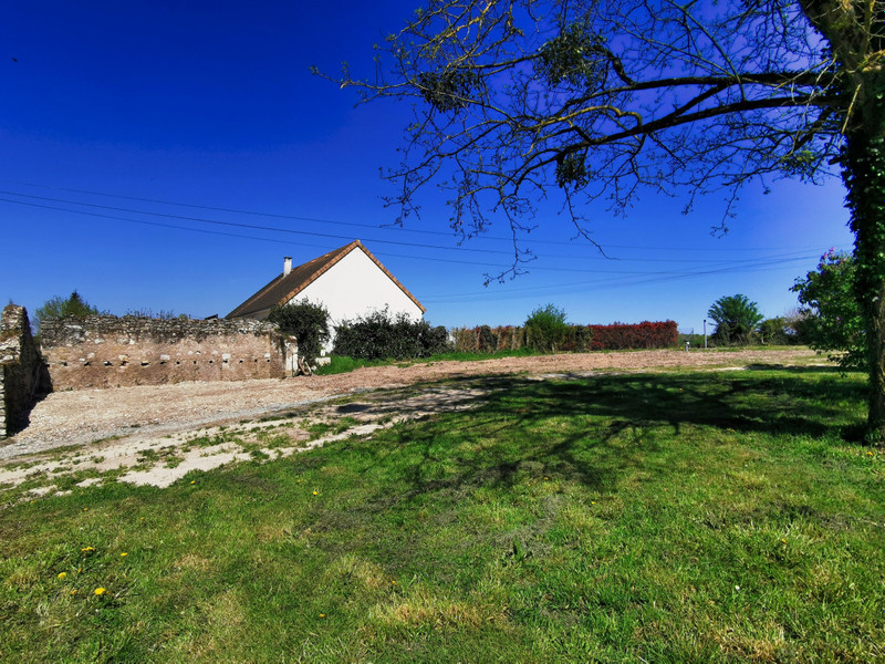 French property for sale in Bléré, Indre-et-Loire - €256,800 - photo 2