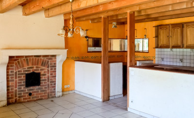 French property for sale in Lezay, Deux-Sèvres - €79,900 - photo 2