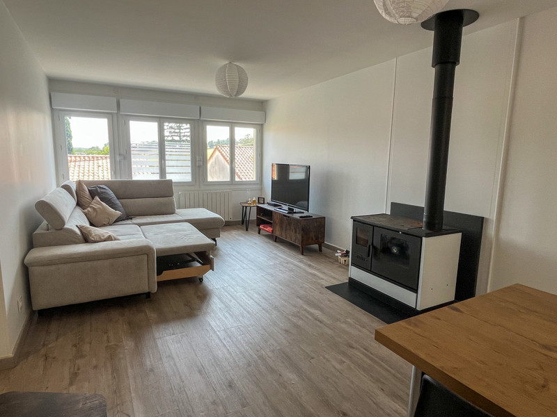 French property for sale in Ruffec, Charente - €167,400 - photo 2
