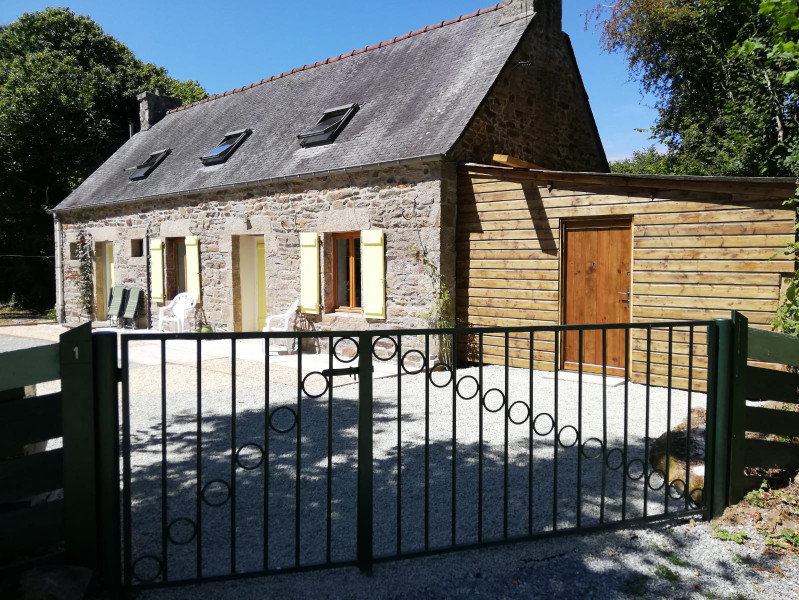 French property for sale in Belle-Isle-en-Terre, Côtes-d'Armor - €167,400 - photo 0