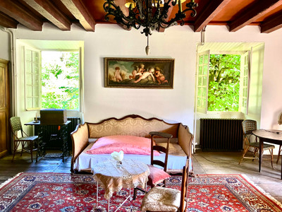 Beautiful 16th century manor house in Natura 2000 area. Dominant position, view of the Dordogne, outbuildings