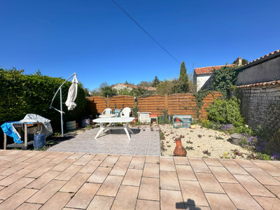 French property for sale in Varaize, Charente-Maritime - €149,950 - photo 3