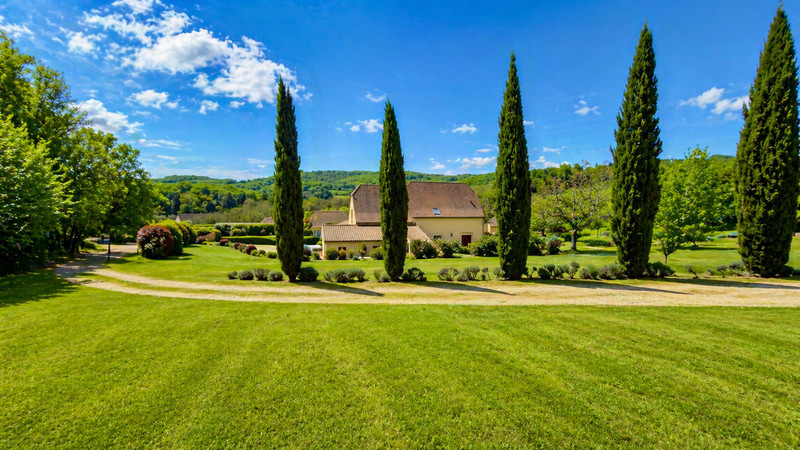 French property for sale in Vitrac, Dordogne - €330,000 - photo 8