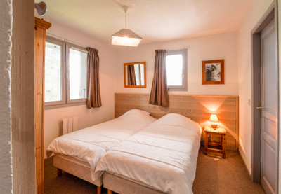 Un joli chalet indépendant de 10 chambres (7+3) avec jacuzzi et des vues superbes à La Tania, Courchevel.