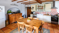 Maison à vendre à Saint-Pierre-de-Juillers, Charente-Maritime - 265.000 € - photo 4