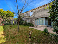 Propriété à vendre à Mirambeau, Charente-Maritime - 318 000 € - photo n°1