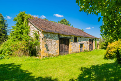 Manor house with one stones house and 2 barns