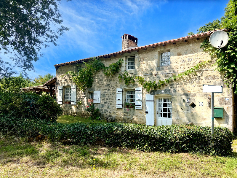 French property for sale in Grandjean, Charente-Maritime - €180,000 - photo 0