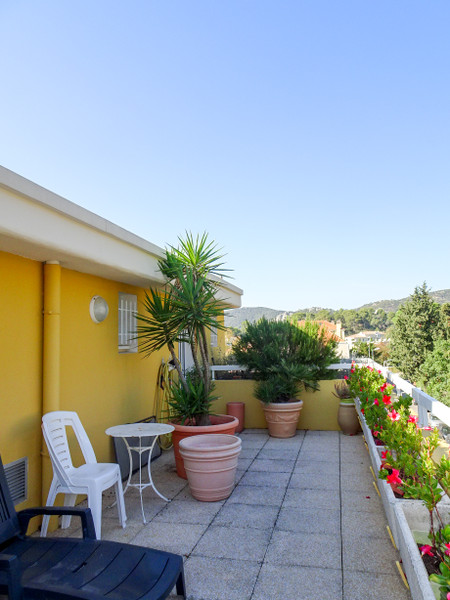 French property for sale in Hyères, Var - €810,000 - photo 2