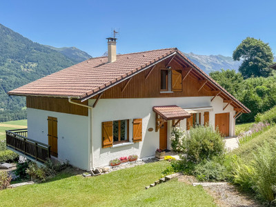 Chalet à vendre à La Rivière-Enverse, Haute-Savoie, Rhône-Alpes, avec Leggett Immobilier
