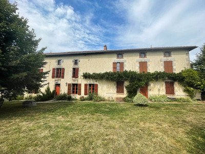 French property for sale in Saulgond, Charente - €425,000 - photo 1