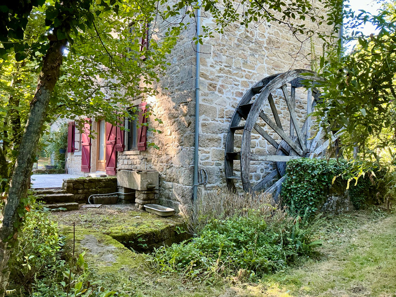 French property for sale in Saint-Pardoux-Morterolles, Creuse - €318,000 - photo 1