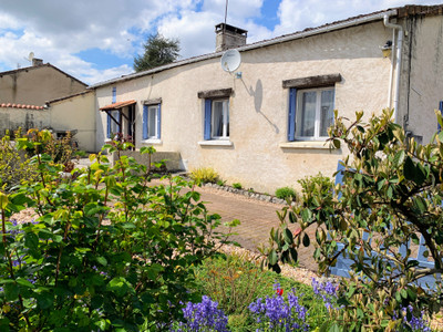 Maison à vendre à Pérignac, Charente, Poitou-Charentes, avec Leggett Immobilier
