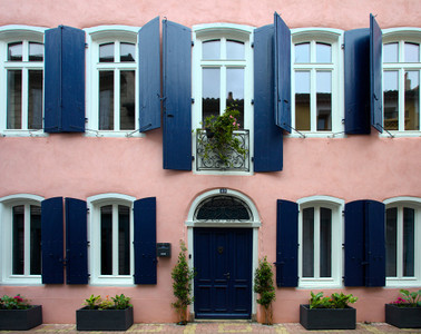 Character house with 12 rooms, 6 ensuite bedrooms in the town of Quillan, Aude.