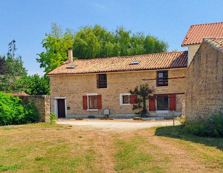 French property for sale in Paizay-Naudouin-Embourie, Charente - €143,600 - photo 0