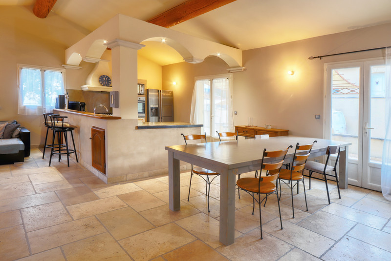 French property for sale in Apt, Vaucluse - €366,000 - photo 2