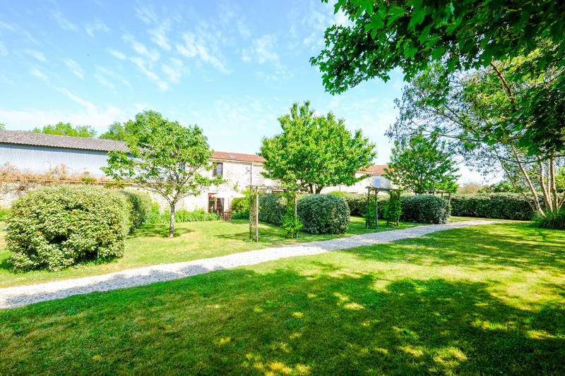 French property for sale in Saint-Crépin, Charente-Maritime - &#8364;466,400 - photo 5