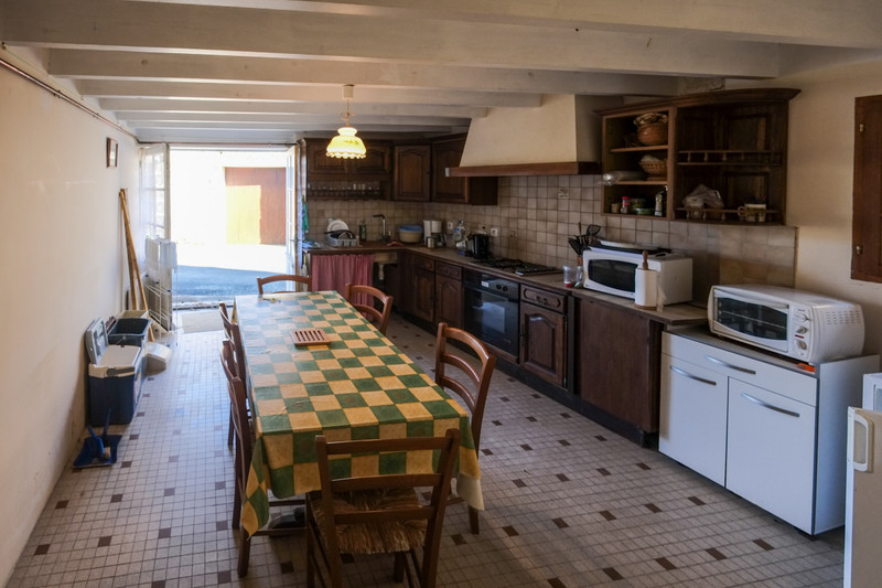 French property for sale in Courcelles, Charente-Maritime - &#8364;98,100 - photo 4