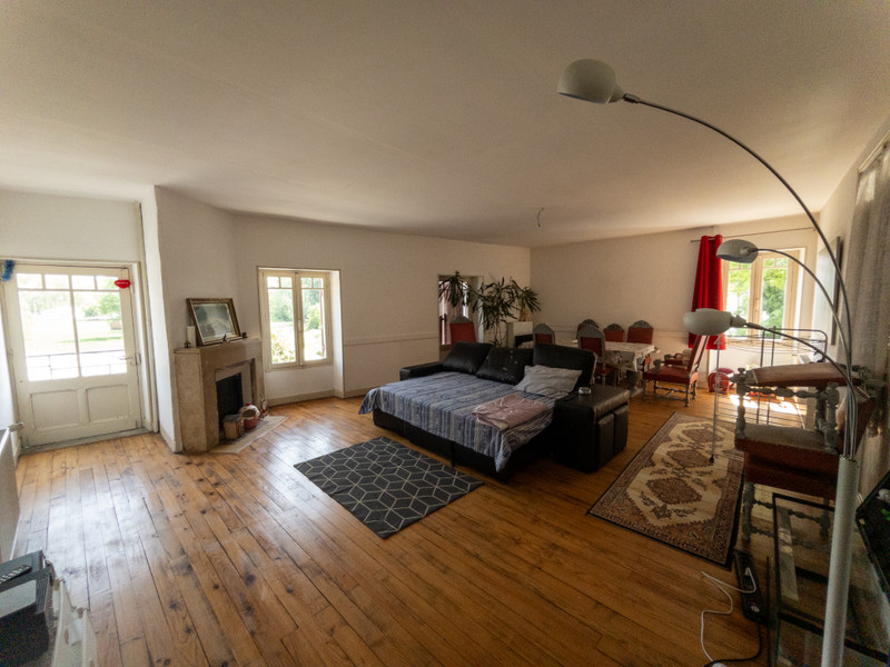 French property for sale in Aubeterre-sur-Dronne, Charente - €170,000 - photo 1