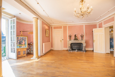 Magnificent private mansion of 765m2, in the heart of Bethune. QUIET, LUMINOUS,  HISTORIC, ideal for events.