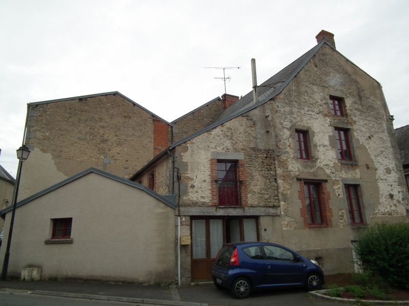 French property for sale in Auzances, Creuse - &#8364;56,600 - photo 2