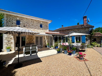 Maison à vendre à Bussière-Badil, Dordogne, Aquitaine, avec Leggett Immobilier