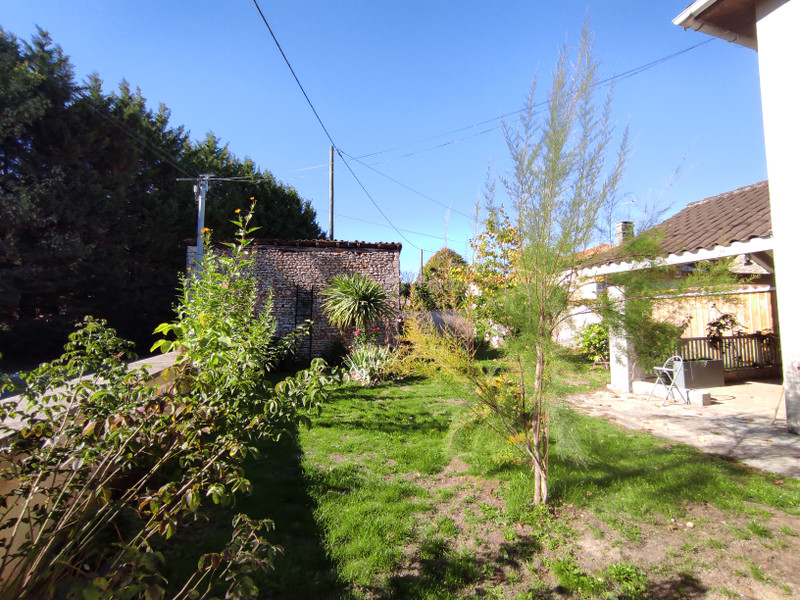 French property for sale in Nanteuil-en-Vallée, Charente - €214,000 - photo 11