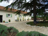 Maison à vendre à Jarnac, Charente - 398 560 € - photo 1